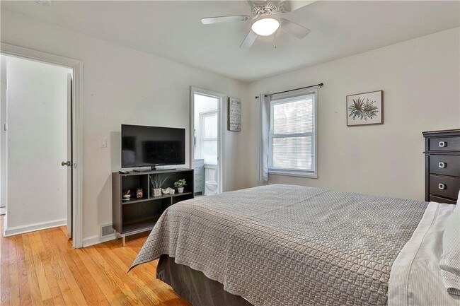 Building Photo - 2037 Lively Ridge Rd NE