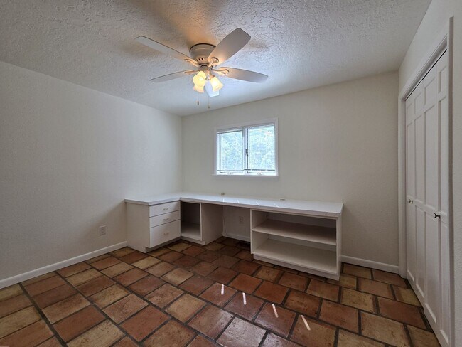 Building Photo - 295 Lomita St