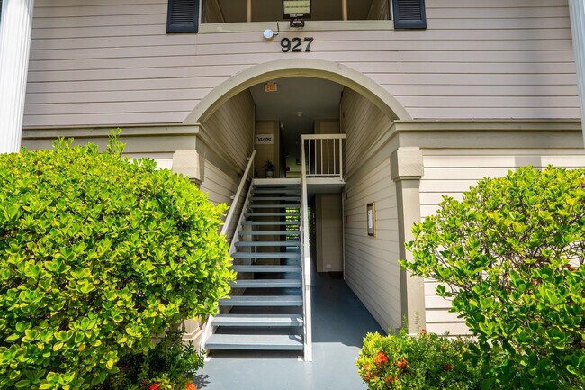 Building Photo - 927 N E St