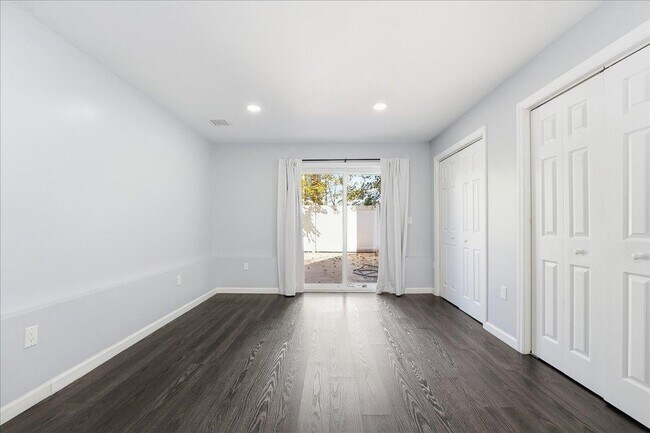 Building Photo - 225 Freeman Ave