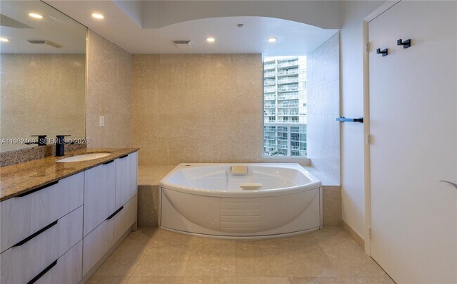 Building Photo - 400 Alton Rd