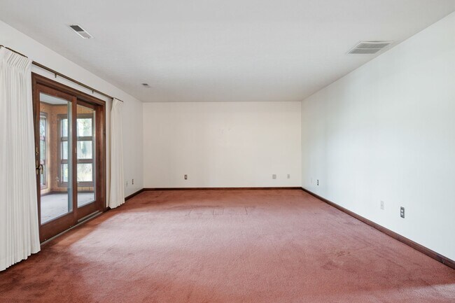 Building Photo - Spacious 5-Bedroom Home in Prestigious Blacksburg Country Club Estates