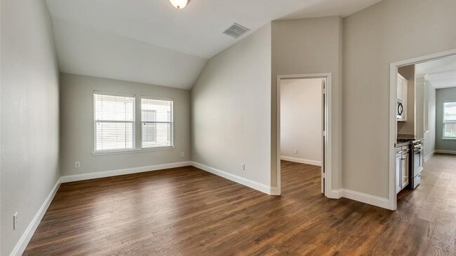 Building Photo - 10733 Vista Heights Blvd