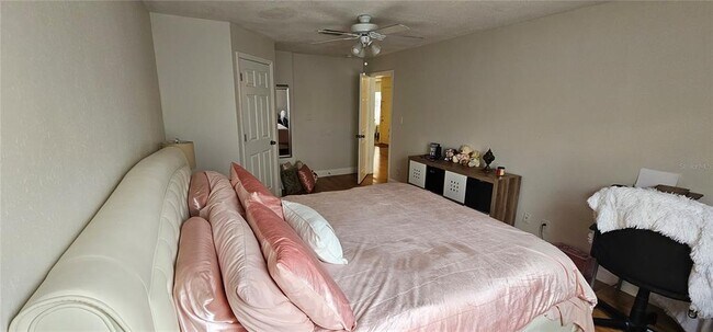 Building Photo - 8821 Coral Palms Ct