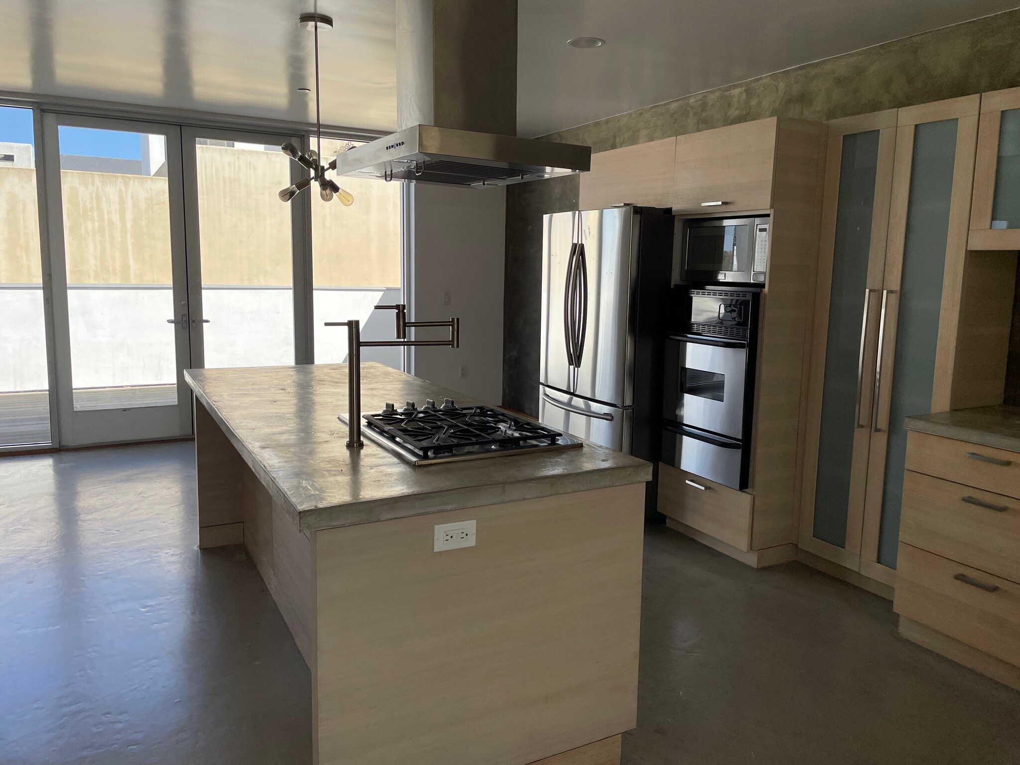 Building Photo - 116 E Yanonali St