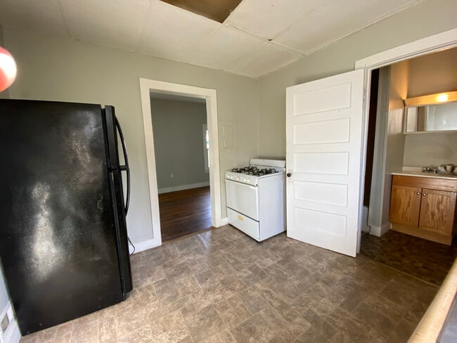 Building Photo - 49 E 9th St