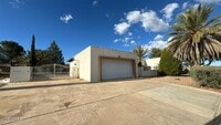 Building Photo - 1041 E Carmelita Dr