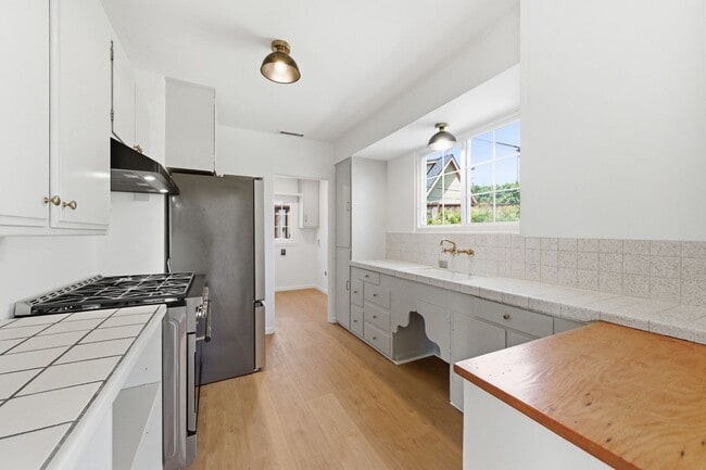 Building Photo - Charming 2 bed, 1.5 bath Alta Heights Home