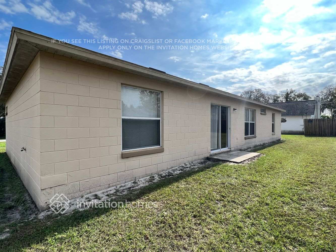Building Photo - 1300 Navarre Dr