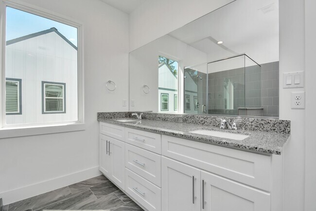 Building Photo - 420 Janisch Rd