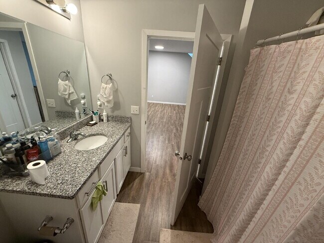 Building Photo - Prime Location Giant four-bed two-bath off Greenway in Longfellow!