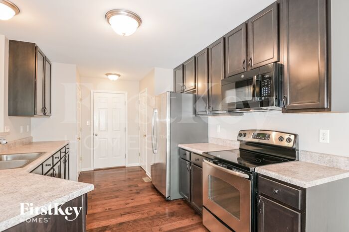 Building Photo - 455 Spring Trce
