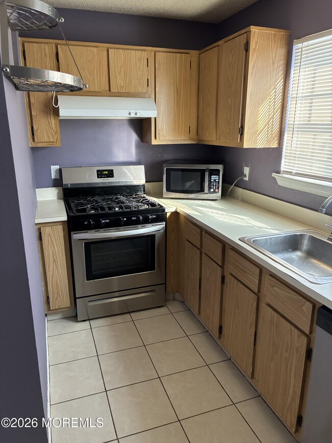 Building Photo - 43 Jaffreyton Close