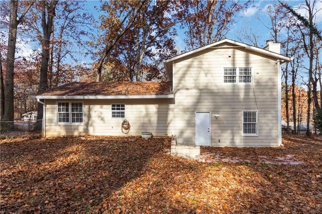 Building Photo - 888 Chartley Dr SW