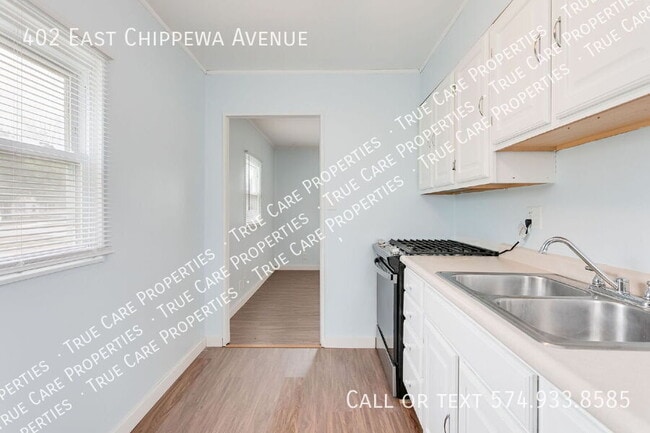 Building Photo - 402 E Chippewa Ave