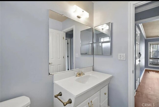 Building Photo - "Chic 1-Bed Apartment in Orange, CA with H...