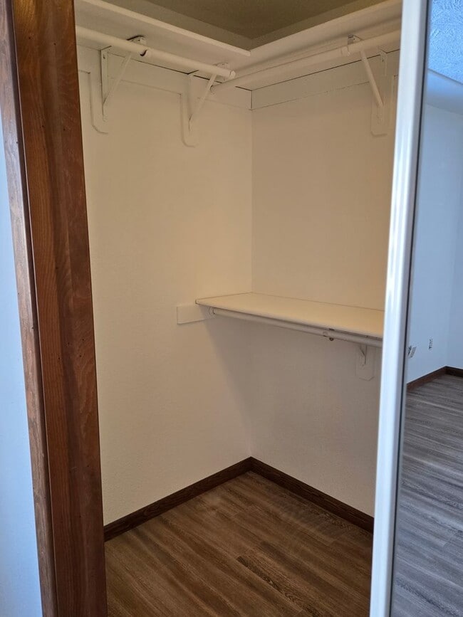 Building Photo - Newly Updated 4 Bedroom East Anchorage Home!