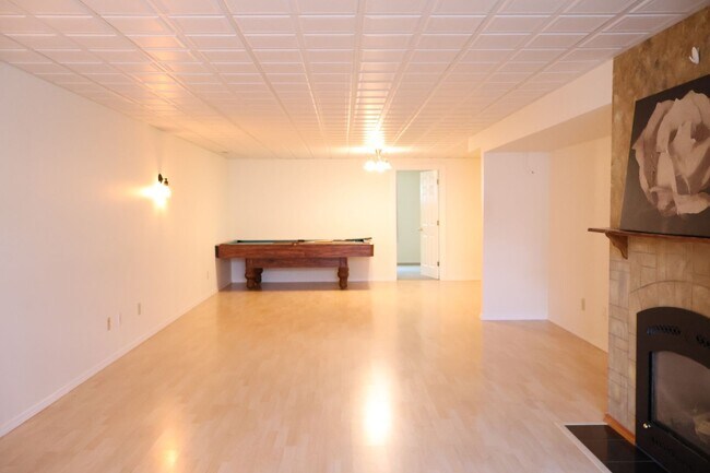 Building Photo - 360 Rain Shadow Dr