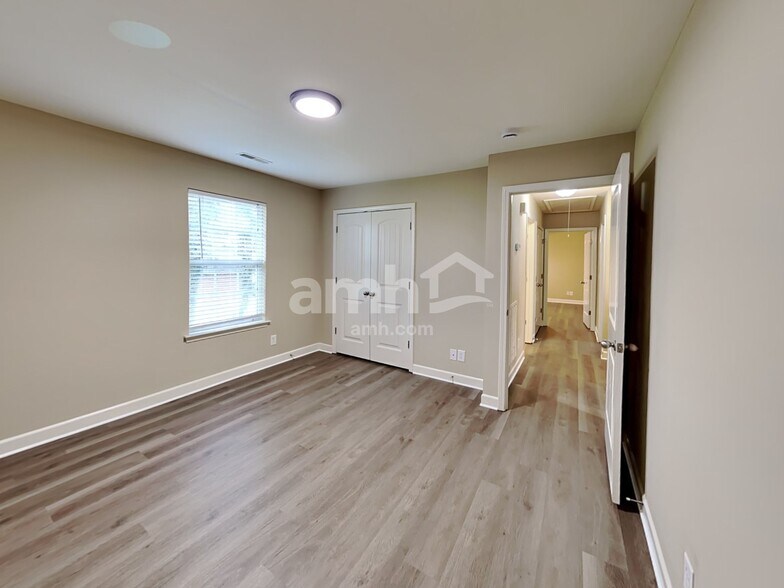 Building Photo - 1702 Arrowhead Dr