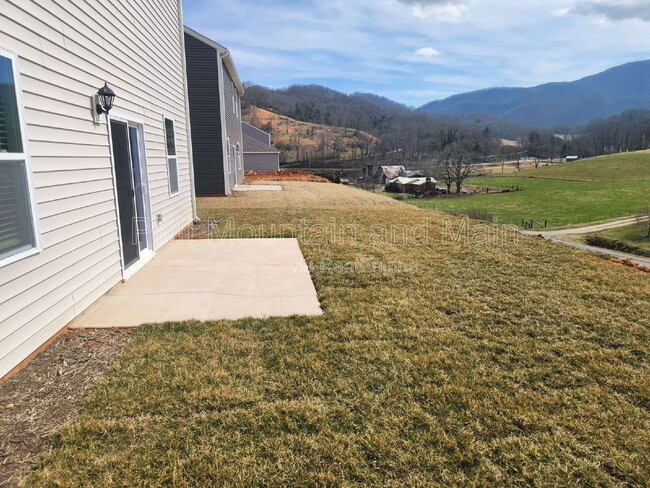 Building Photo - 92 Queen Vly Wy