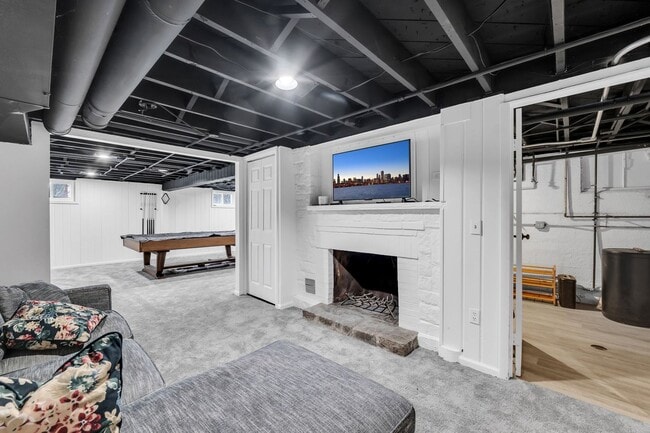 Building Photo - 15160 W Oak Spring Rd