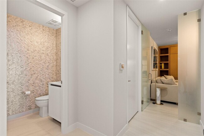 Building Photo - 900 N Ocean Blvd