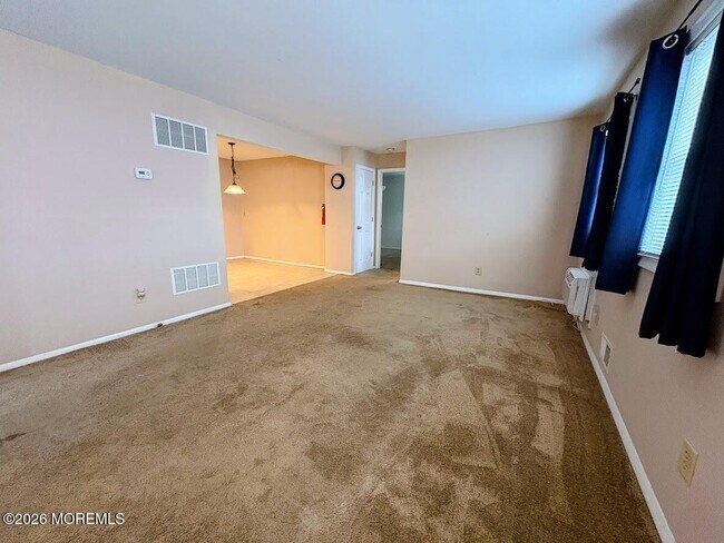 Building Photo - 601 Mistletoe Ave