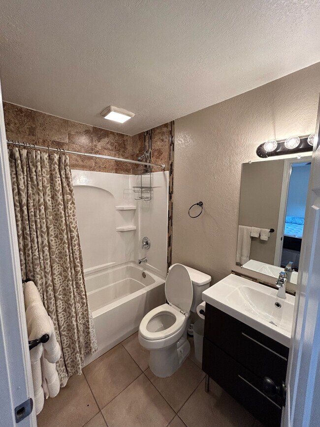 Building Photo - 5206 Sunridge Palms Dr