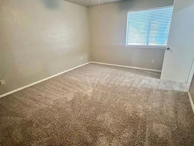 Building Photo - 1,562 sf Duplex in Norman