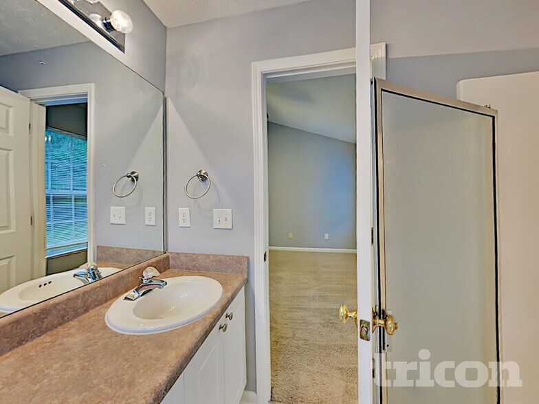 Building Photo - 2331 Sandspring Dr SW