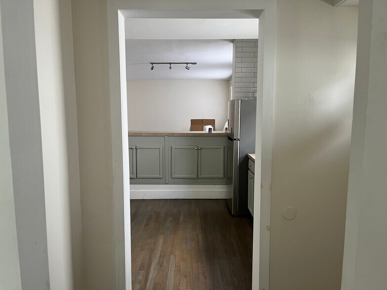Building Photo - 963 Bard Ave