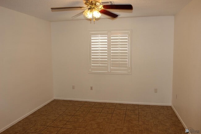 Building Photo - 2090 S 44th Dr