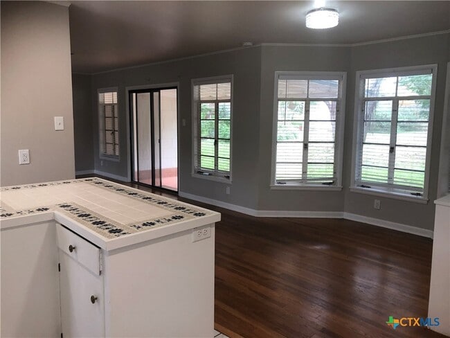 Building Photo - 1175 Canyon Dr