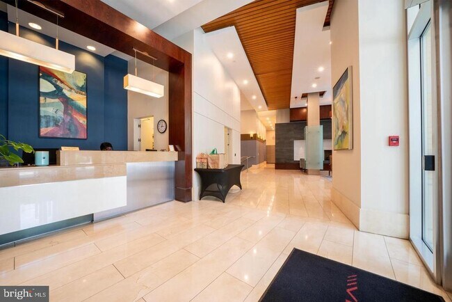 Building Photo - 1025 1st St SE