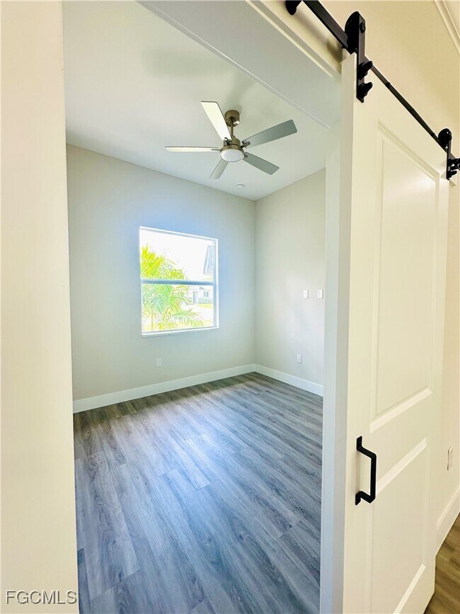 Building Photo - 771 Gaylord Ave S