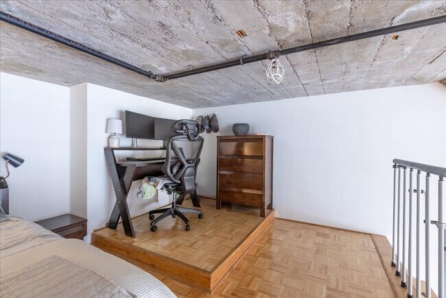 Building Photo - 156 Porter St