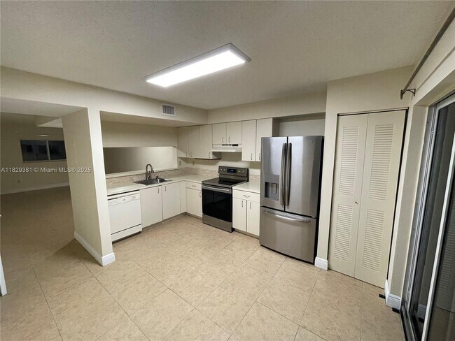 Building Photo - 14970 SW 82nd Ln