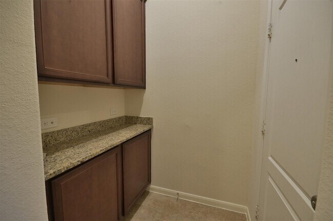 Building Photo - 3643 Cottage Pines Ln