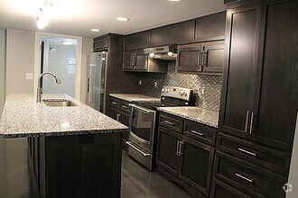 Building Photo - 2 Bed / 1 Bath Near Crieve Hall - McMurray...