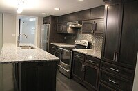 Building Photo - 2 Bed / 1 Bath Near Crieve Hall - McMurray...
