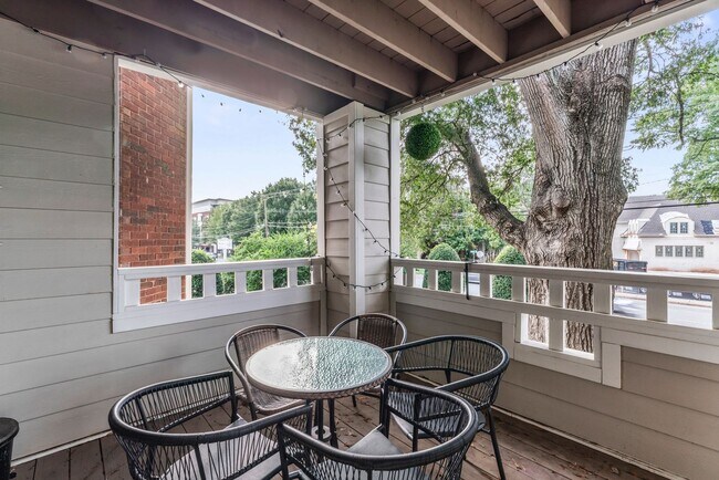 Building Photo - 2719 Selwyn Ave