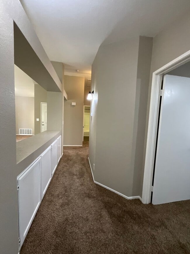 Building Photo - Single story Rosamond Home