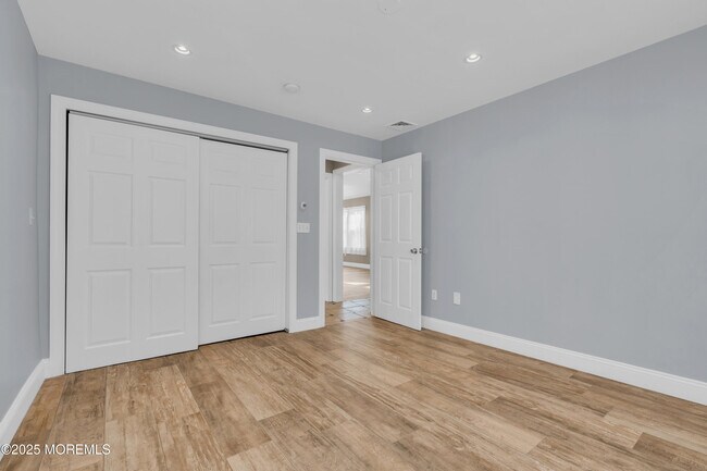 Building Photo - 35 Lipman Pl
