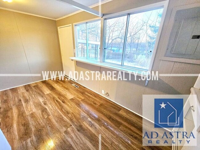 Building Photo - 3 Bedroom 1 Bathroom Home in Gladstone-Ava...