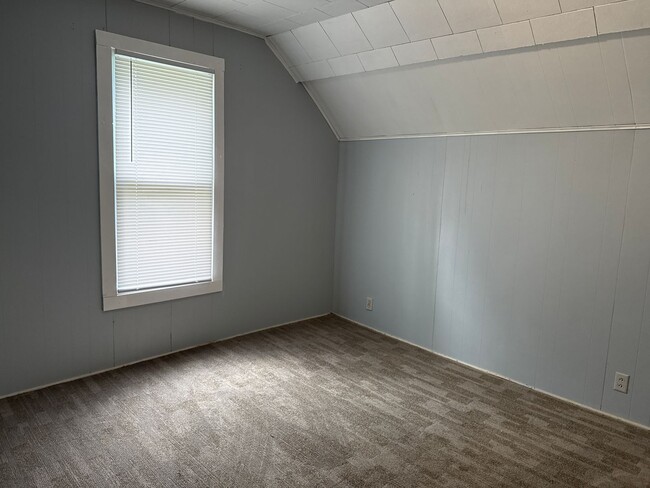 Building Photo - 1112 N Lincoln Ave