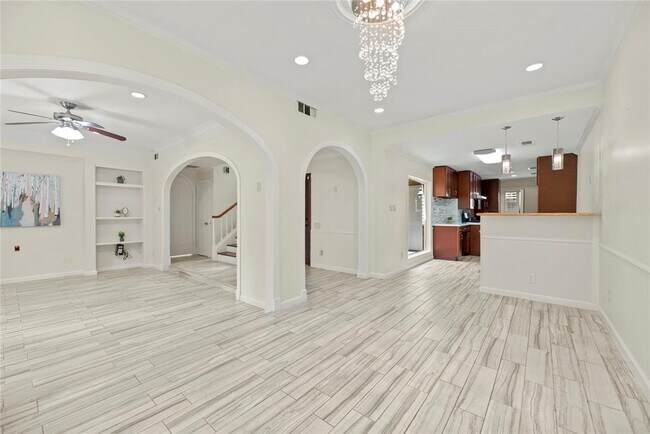 Building Photo - 201 Vanderpool Ln