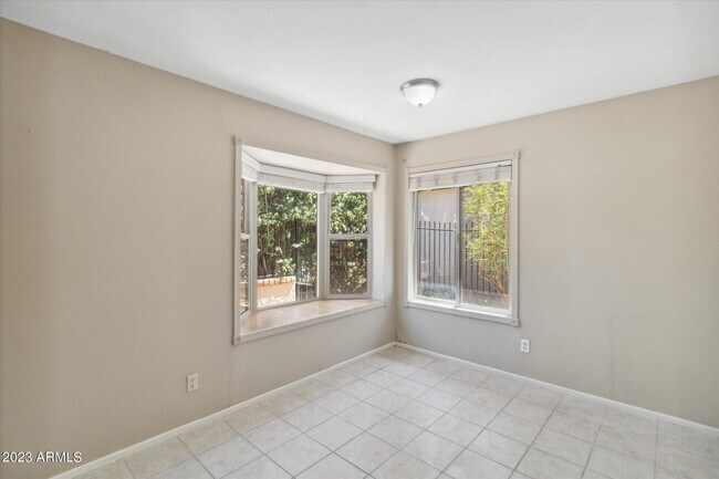 Building Photo - 2150 S Las Palmas
