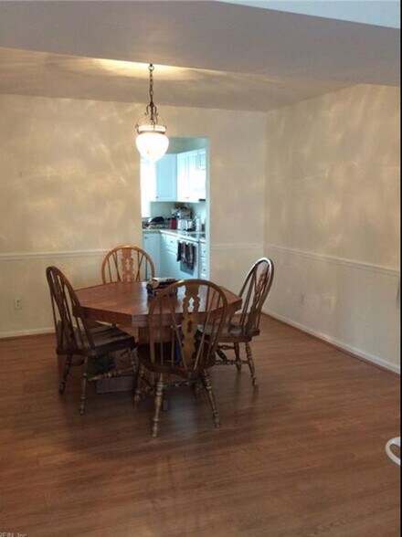 Building Photo - 2229 Sedgewick Dr