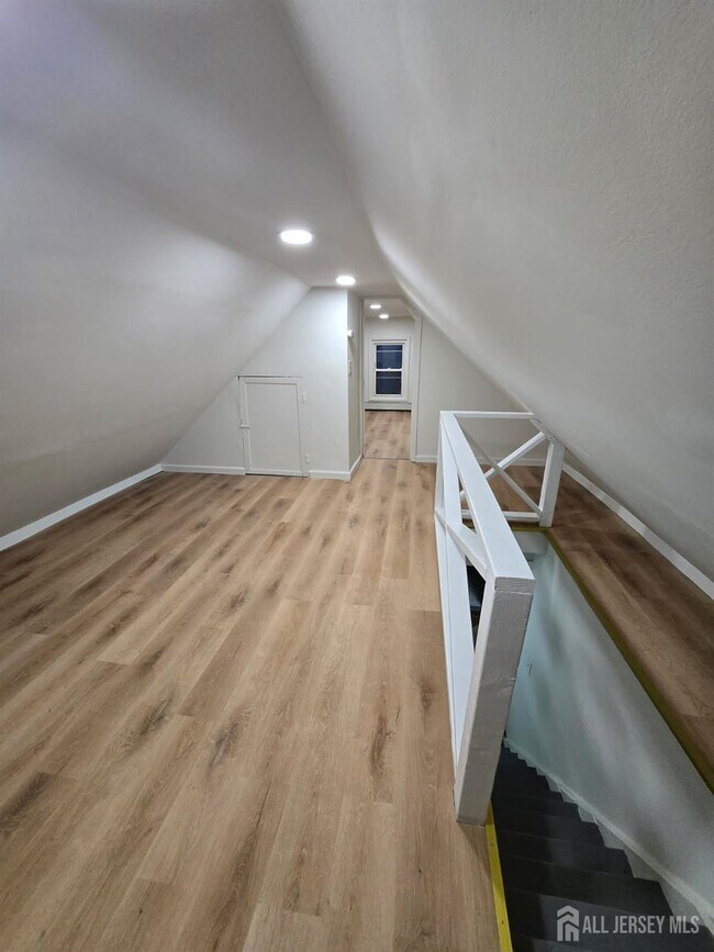 Building Photo - 83 John St