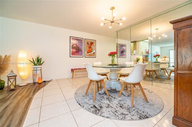 Building Photo - 2101 Lucaya Bend